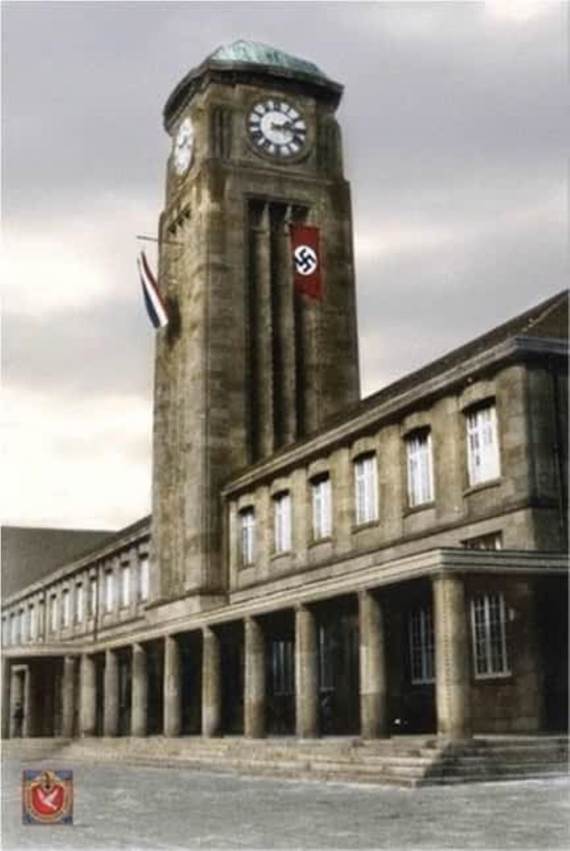 A clock tower on top of a building

Description automatically generated with medium confidence